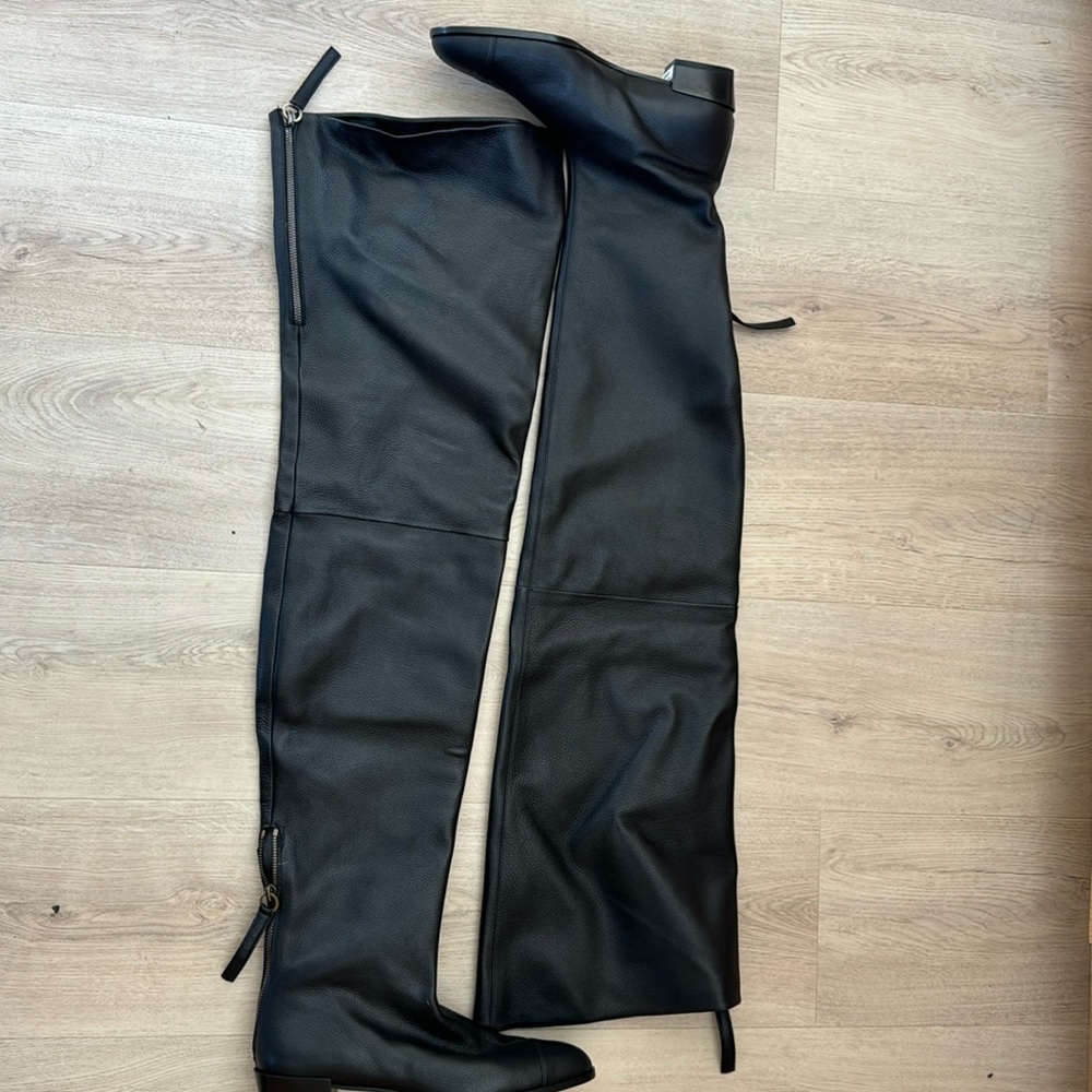 Roger Viviere black boots